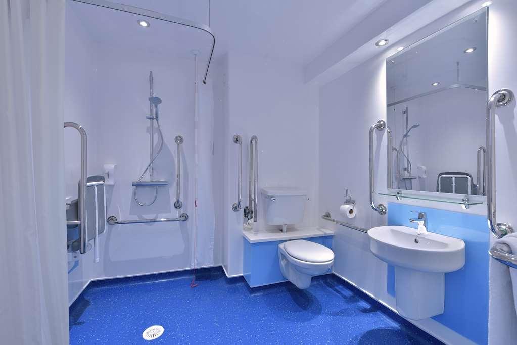 Travelodge Liverpool Docks Екстер'єр фото